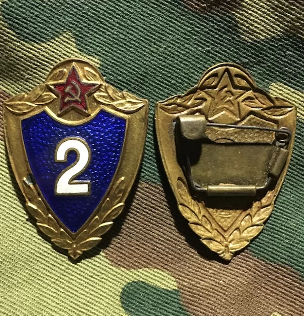 2 класс Щербинки томпак, горячая эмаль,  сложная булавка, клеймо логотип